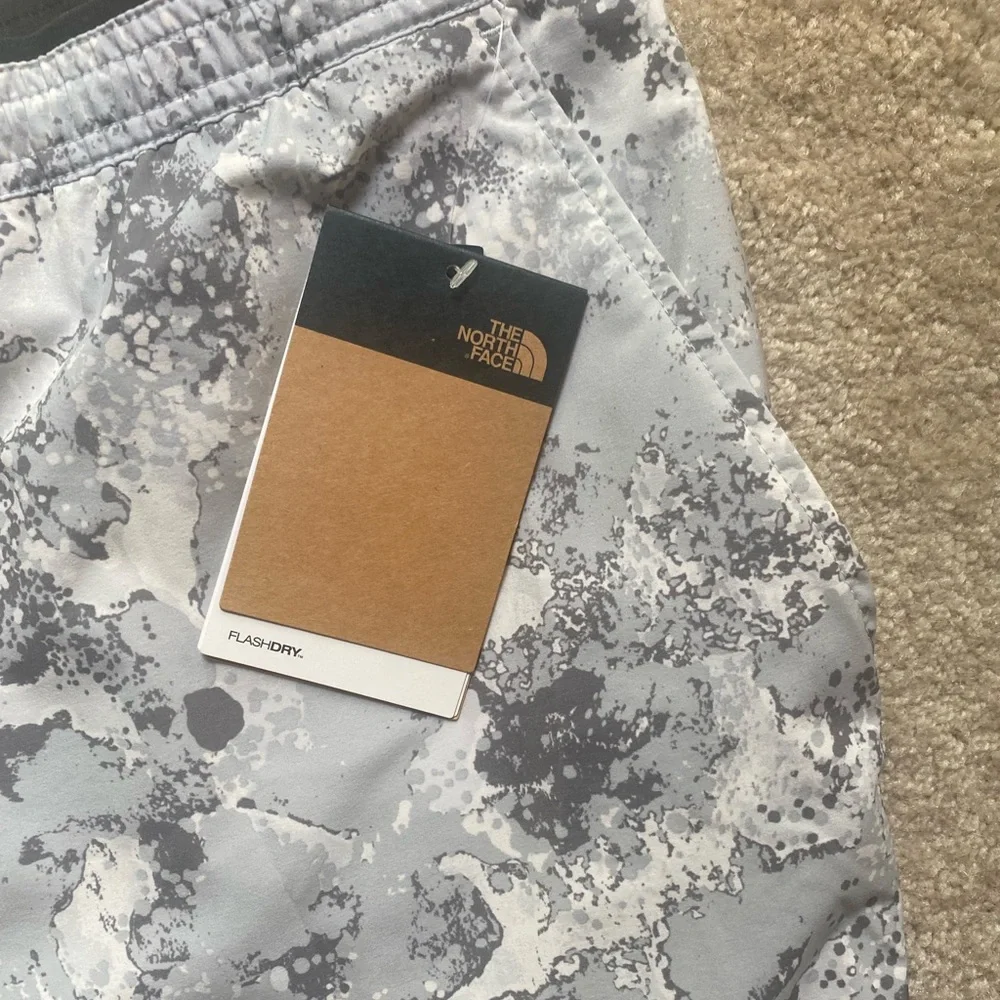 NWT The North Face Men’s Big Wander Shorts‎ 2.0 High Rise Grey Camo 5X/Long